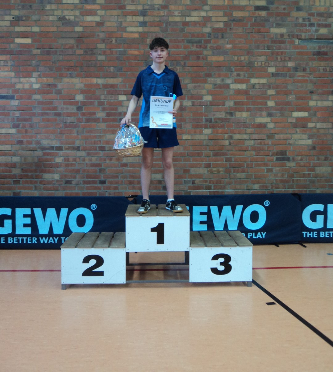 Rick Liebscher - Auszeichnung vom Kreissportbund Bautzen zum erfolgreichsten Tischtennisspieler von 2014 bis 2024 bei der Kreis-Kinder-und Jugendspartakiade im Landkreis Bautzen - Fotos von Ines Mietzsch